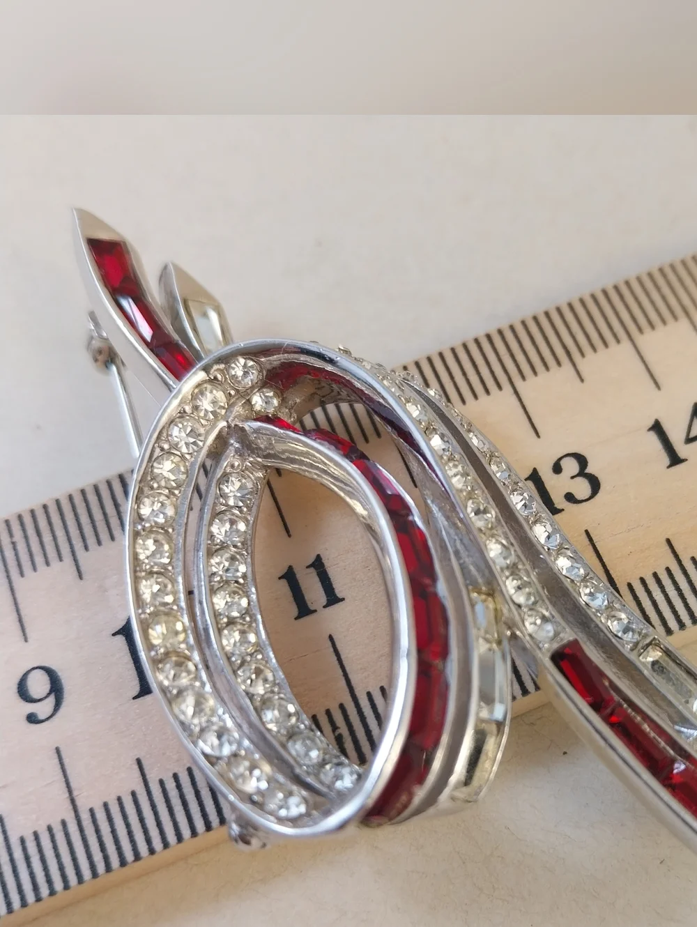 Boucher Vintage Brooch with Red and Clear Crystals - Picture 10 of 14
